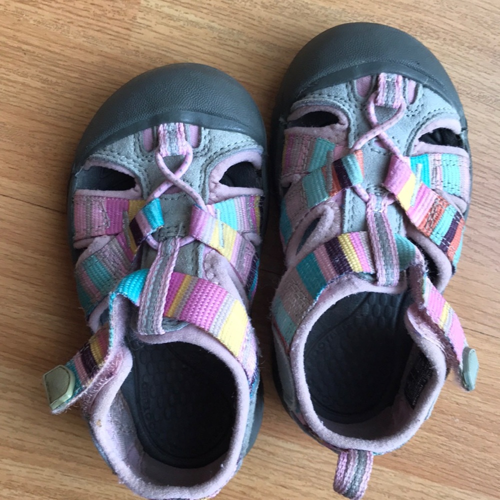 Girls Keen water walking shoes size 6 toddler